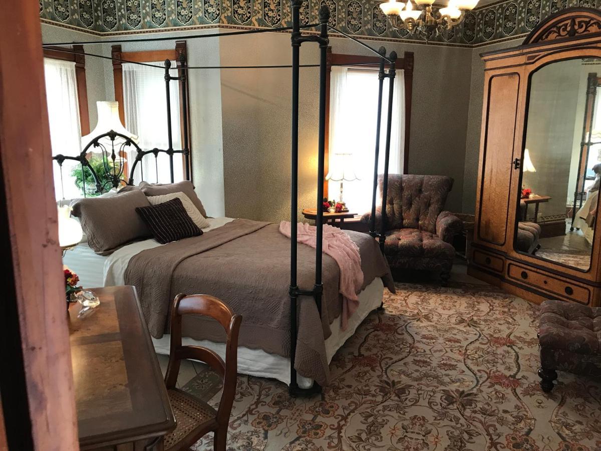 Queen Room with Garden View